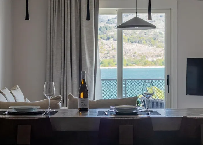 Chelmis Sea Front - Oceanis Apartament *